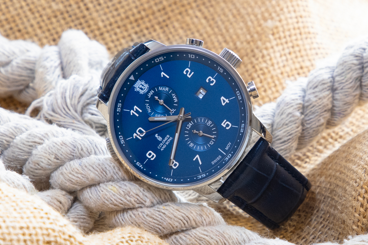 Detalle del reloj personalizado para los bomberos de Madrid